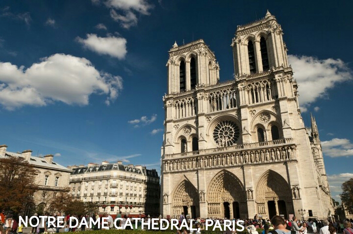 tourist centers to visit in Paris