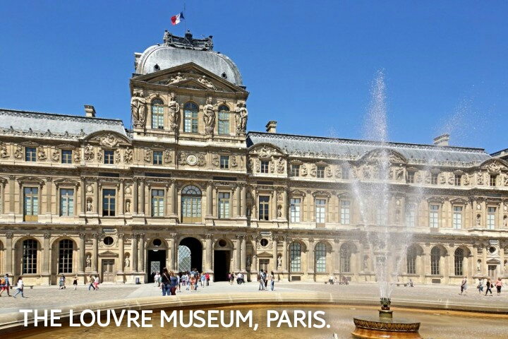 tourist centers in paris