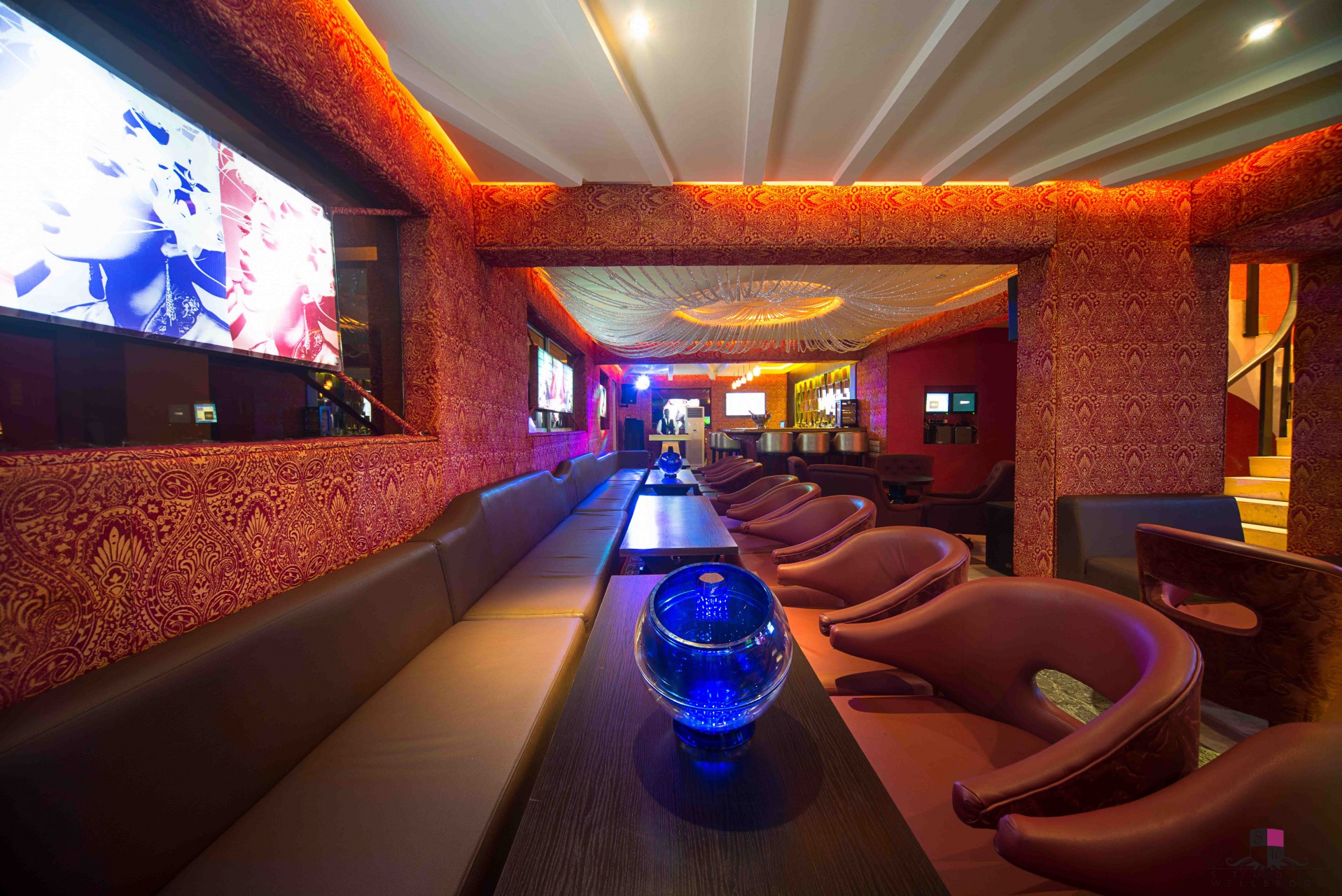 Prive bar and lounge